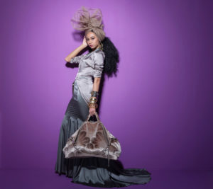 Model with Bag "Velvet-Gold"